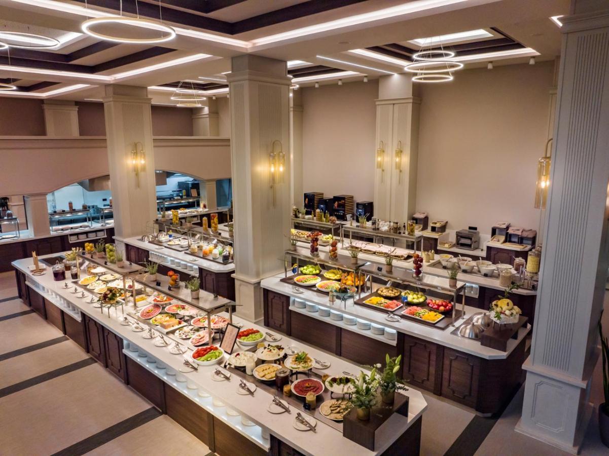 Kings' Valley Medical & Spa Hotel Казанлык Экстерьер фото A buffet at a hotel