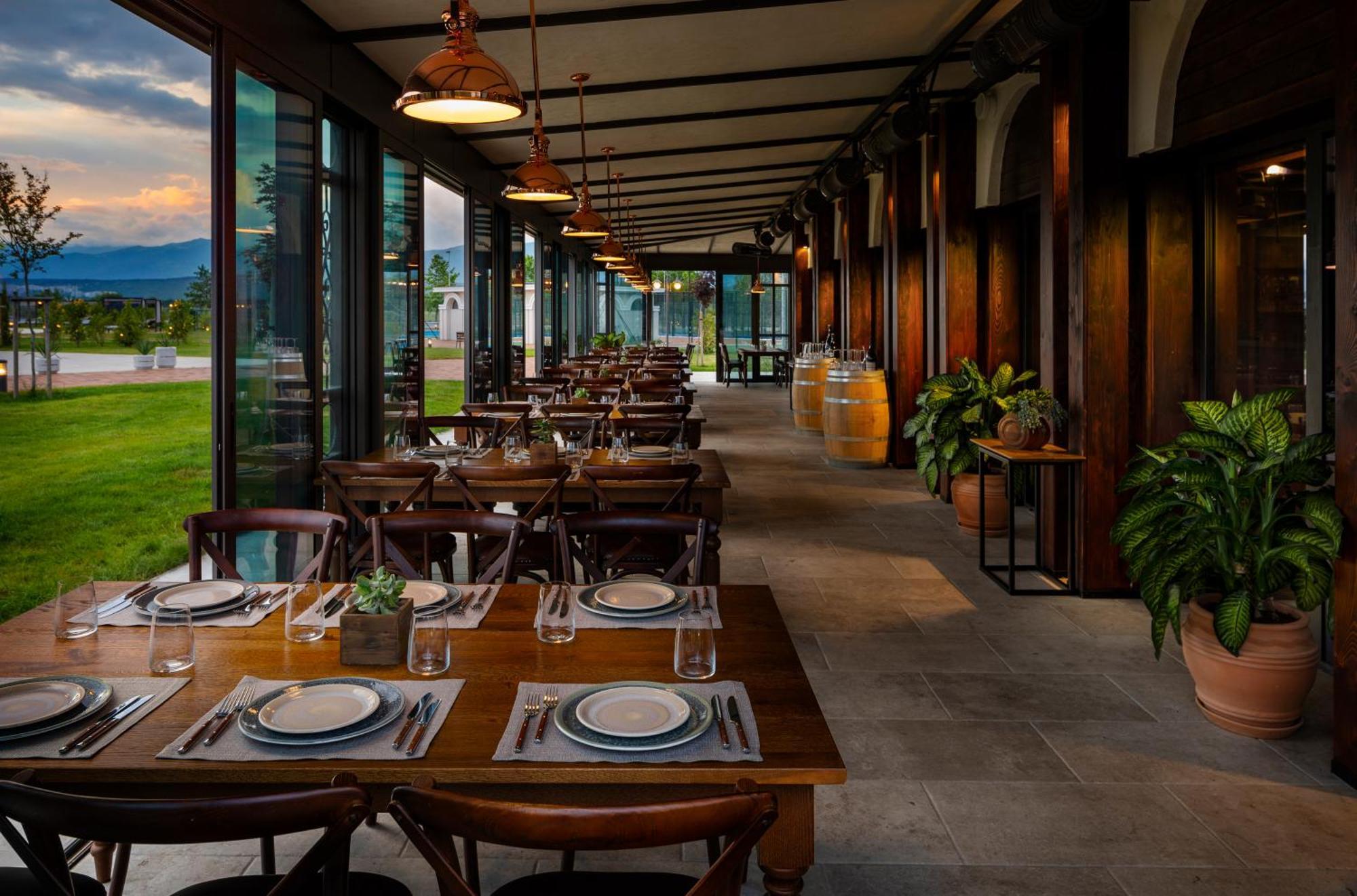 Kings' Valley Medical & Spa Hotel Казанлык Экстерьер фото Restaurant