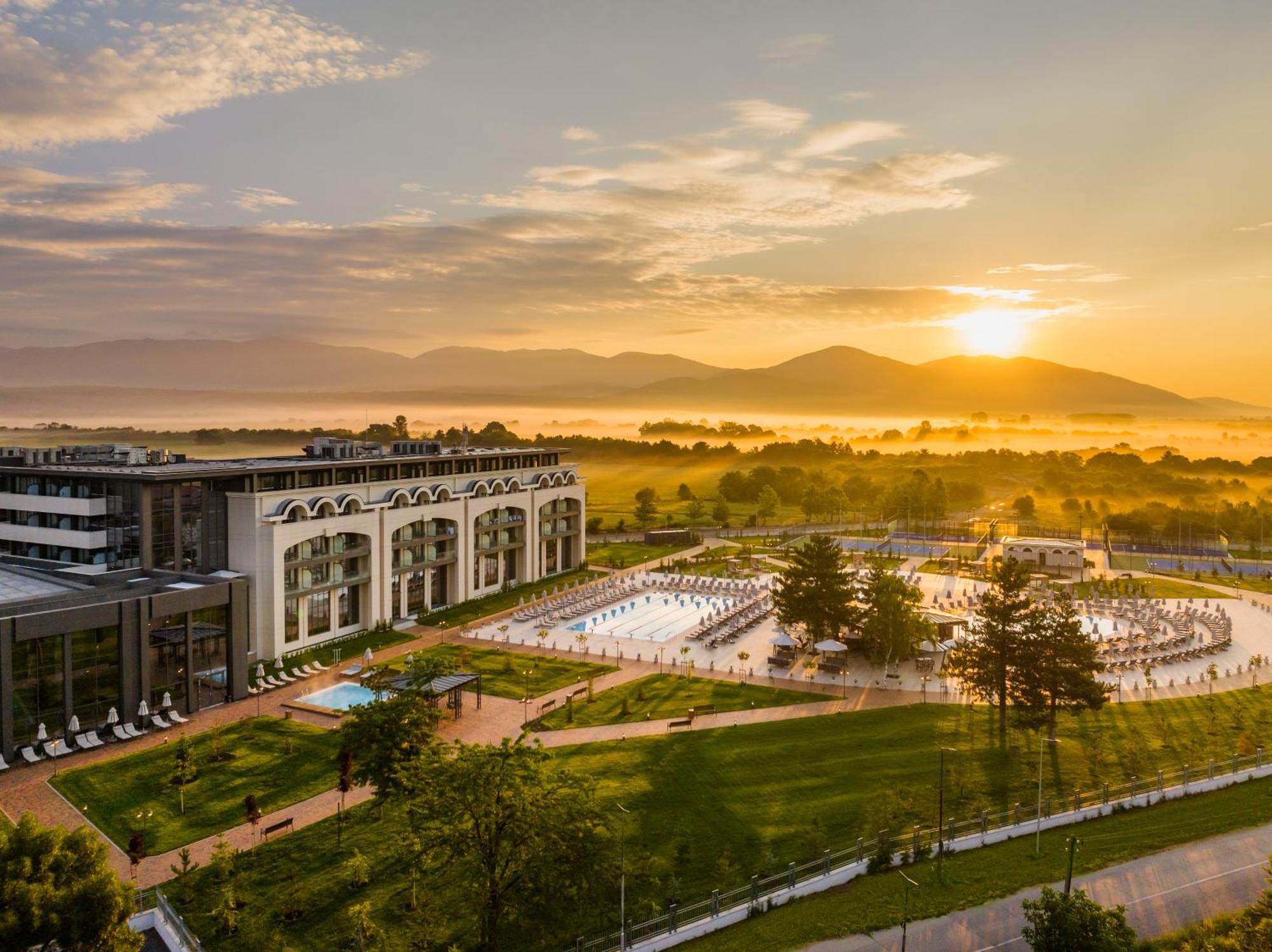 Kings' Valley Medical & Spa Hotel Казанлык Экстерьер фото Sunset at the hotel