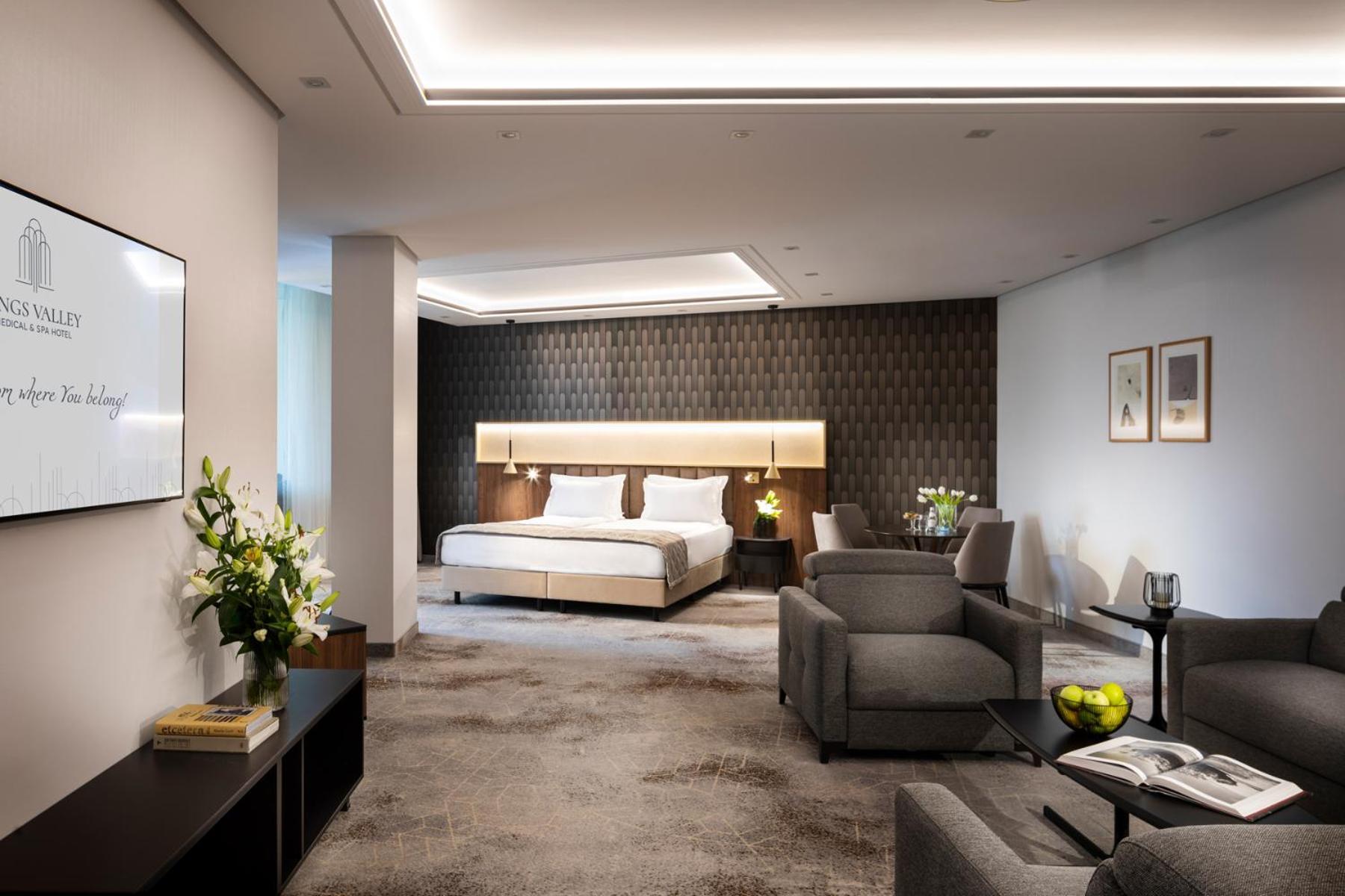 Kings' Valley Medical & Spa Hotel Казанлык Экстерьер фото A suite at the Conrad Hong Kong