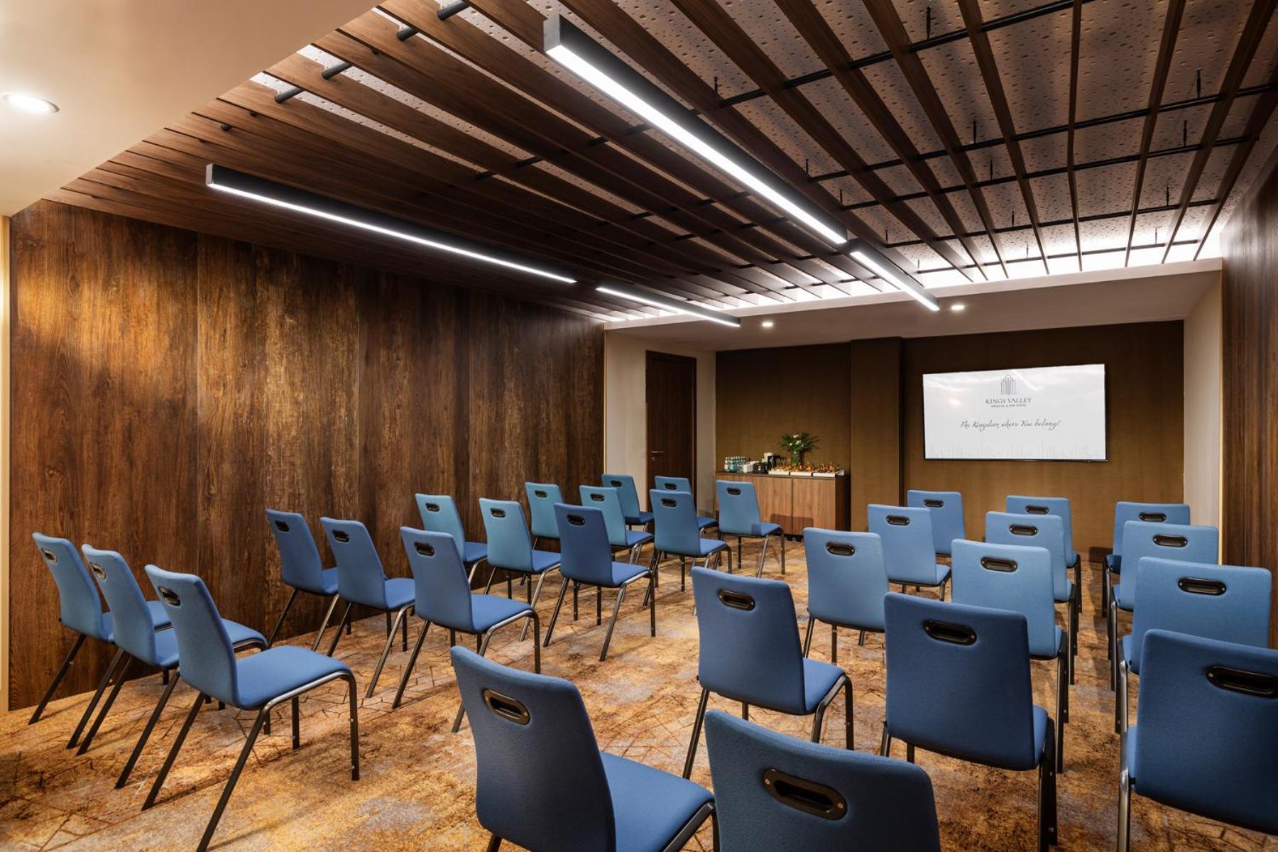 Kings' Valley Medical & Spa Hotel Казанлык Экстерьер фото Meeting room at the hotel